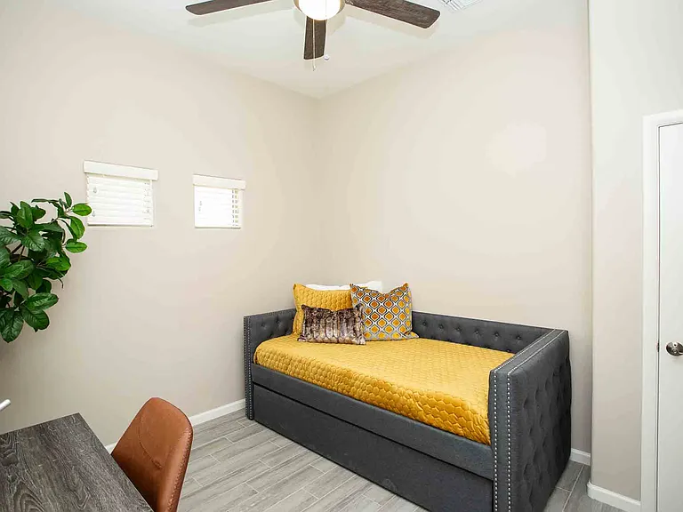Secondary bedroom/office