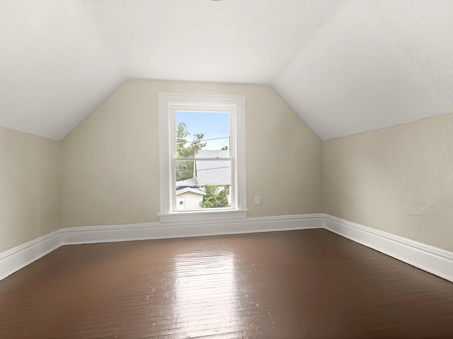 3 bed, 1100 sqft, $1,650 — Photo 4