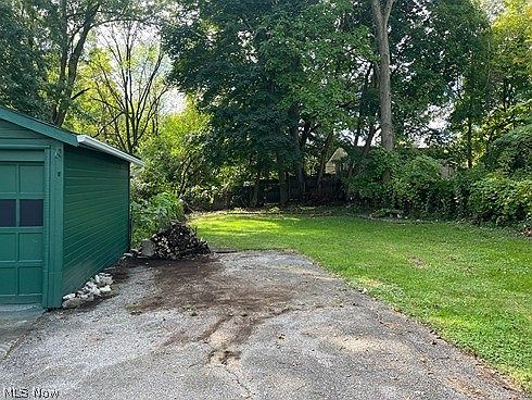 3rd image of 230 Helen Ave