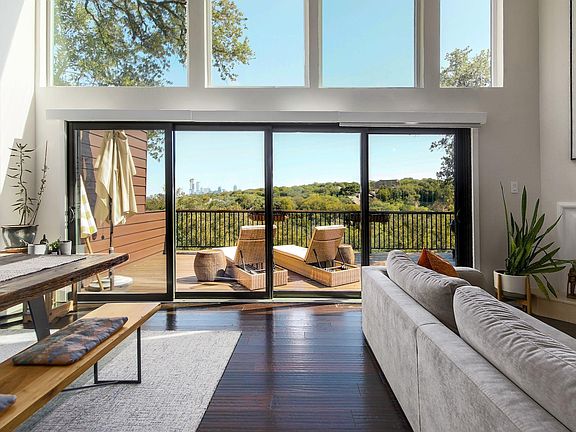 Floor to ceiling windows that captures a million dollar view of downtown!