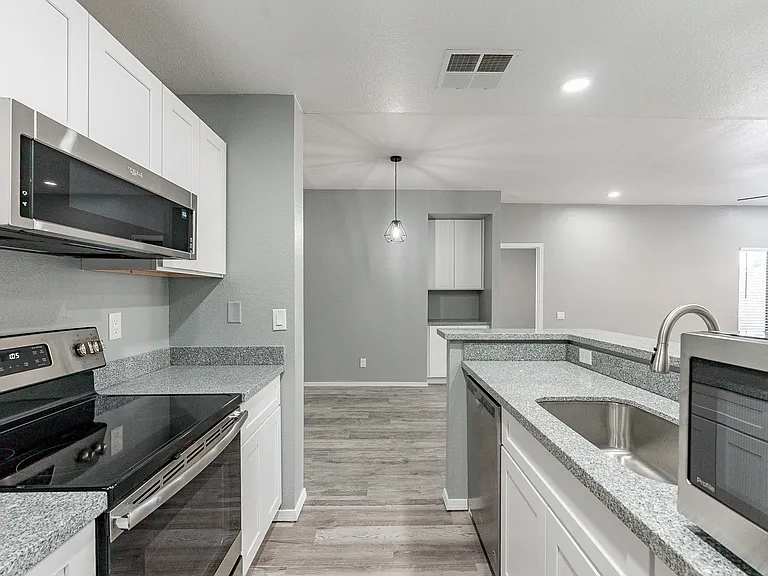 2035 S Elm St #109 — Photo 11