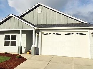 120 Greenview Dr, Eagle Point, OR 97524