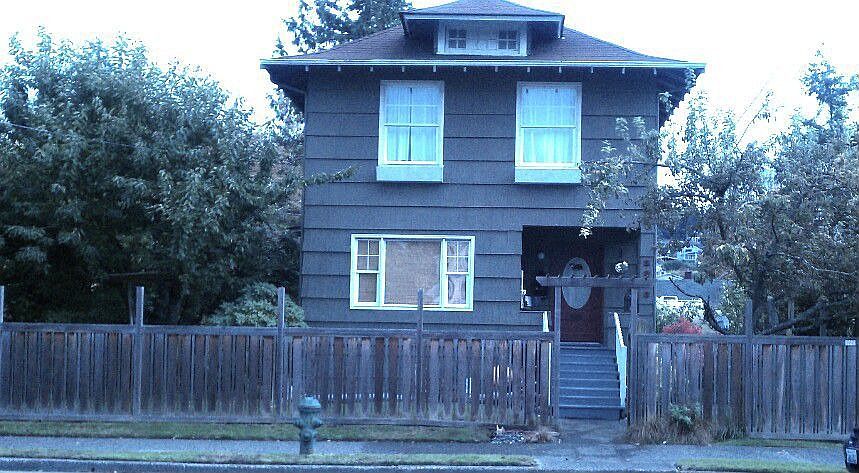 1908 historic Alki Farmhouse, large flat yard with mature fruit trees.