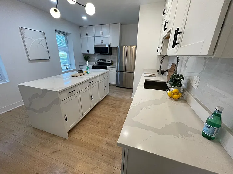 1327 Reddour St — Photo 2