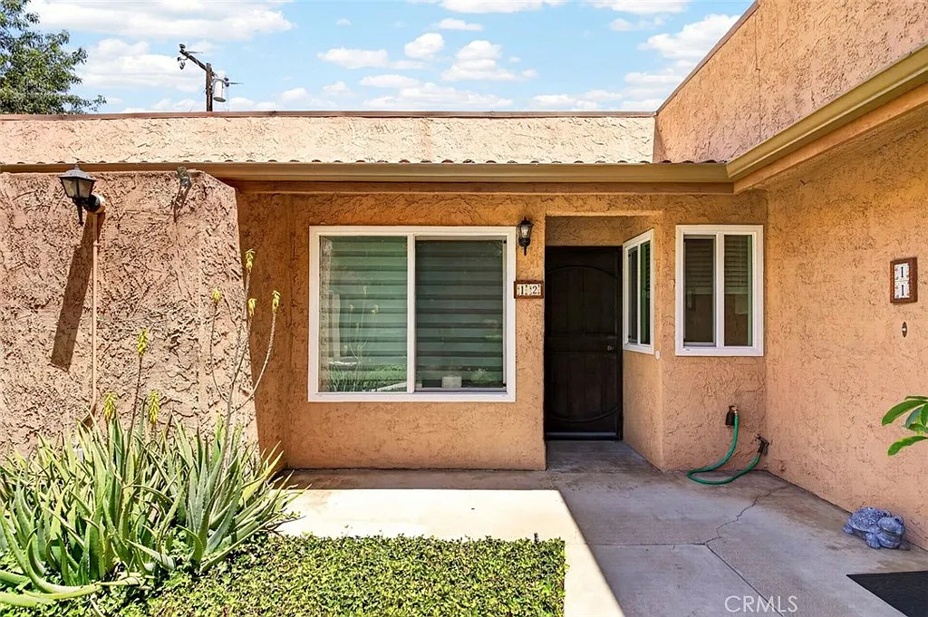 2 bed, 1053 sqft, $2,850 — Photo 2
