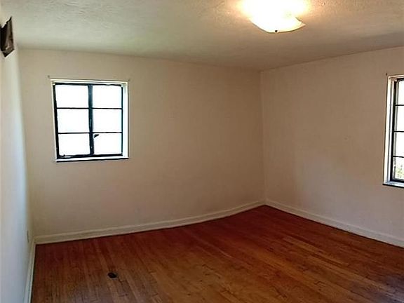 3rd image of 21100 Crystal Ave