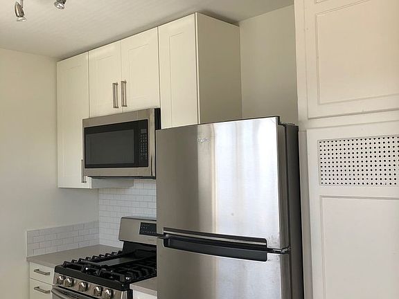 2nd image of 1520 Rosecrans St