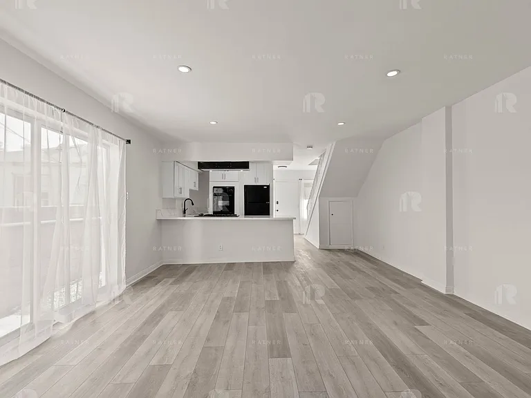 (Ar/Jo/Em:B) 350 S. Sierra Madre Blvd — Photo 4