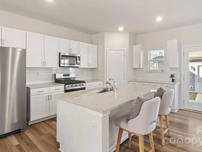 9010 Ramsford Ct — Photo 3