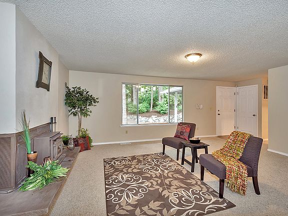 5th image of 14204 Thomas Dr NW