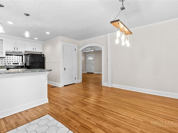 4th image of 485 Green Street