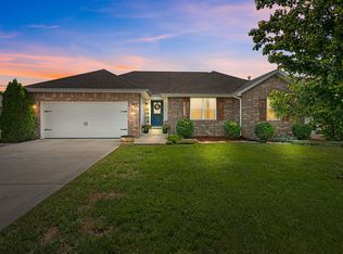1920 N Seabrook Dr, Nixa, MO 65714