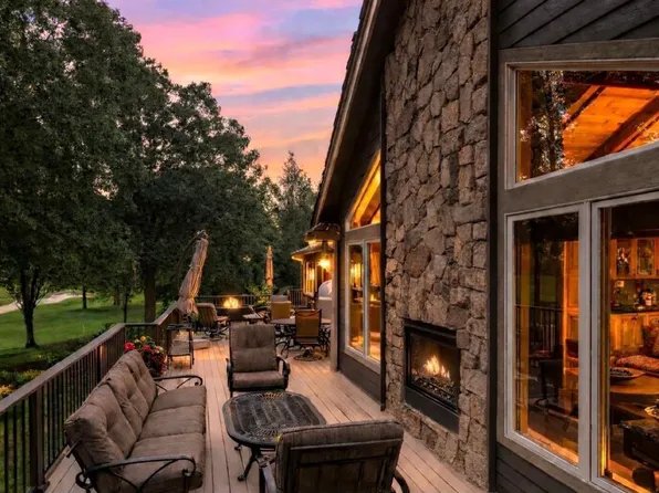 2890 Autumn Woods Dr, Chaska, MN 55318