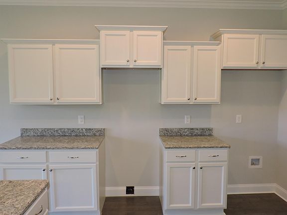3rd image of 560 Breckenridge Dr