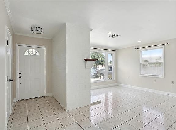 2nd image of 5789 Vermillion Blvd