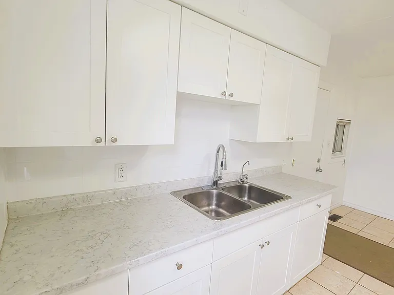 798 King Rd — Photo 9