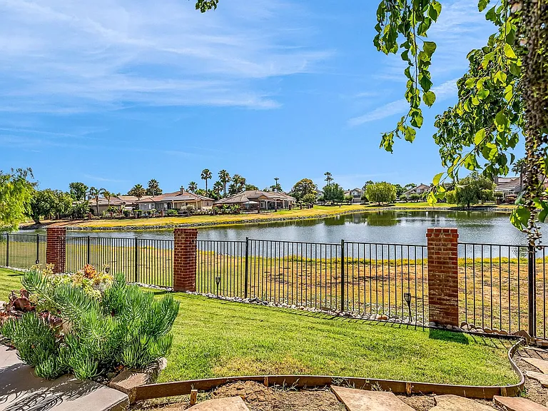 2435 Pinehurst Ct — Photo 47