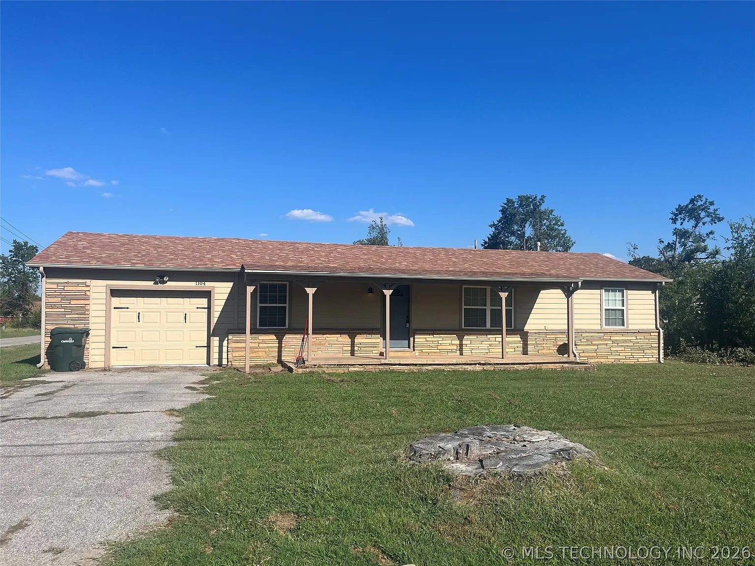 3 bed, 2.0 bath, 1248 sqft, $1,750 — Photo 1