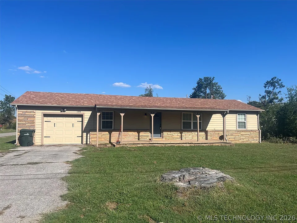 1104 S Reavis Rd