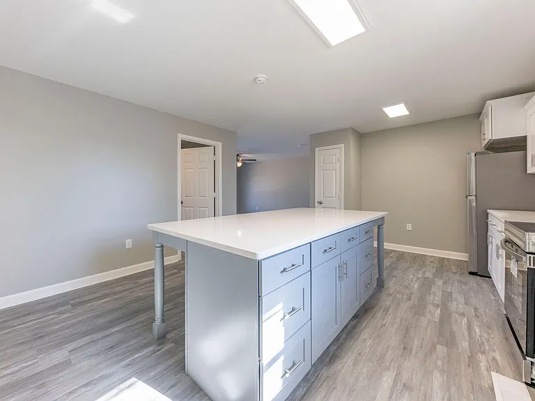 1809 W Center Ave — Photo 23