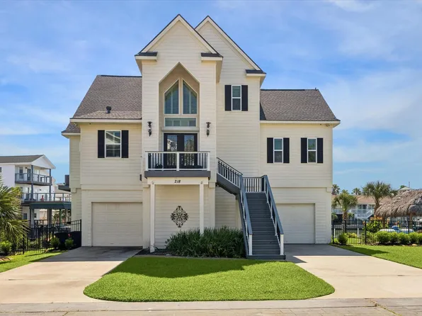 218 Catamaran Dr, Tiki Island, TX 77554