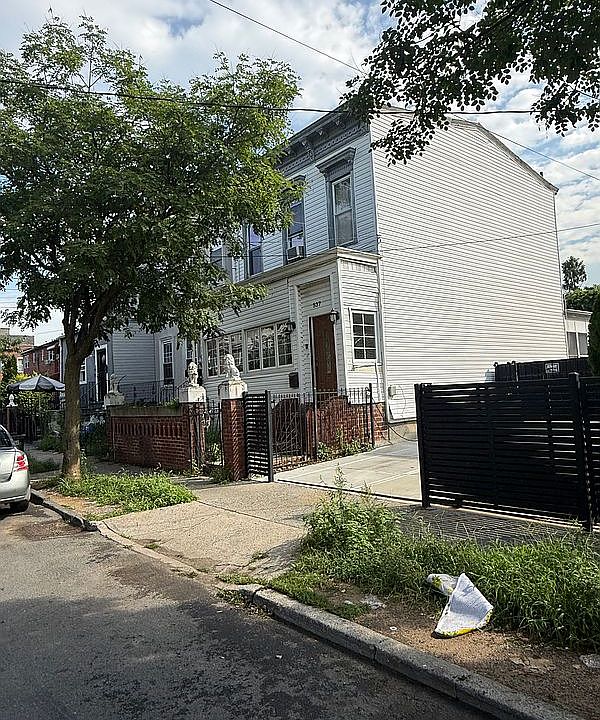 1st image of 537 Jerome St