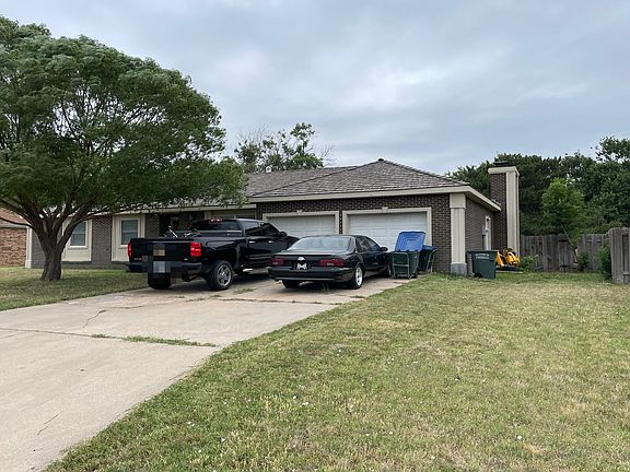 2nd image of 2105 E Carousel Dr
