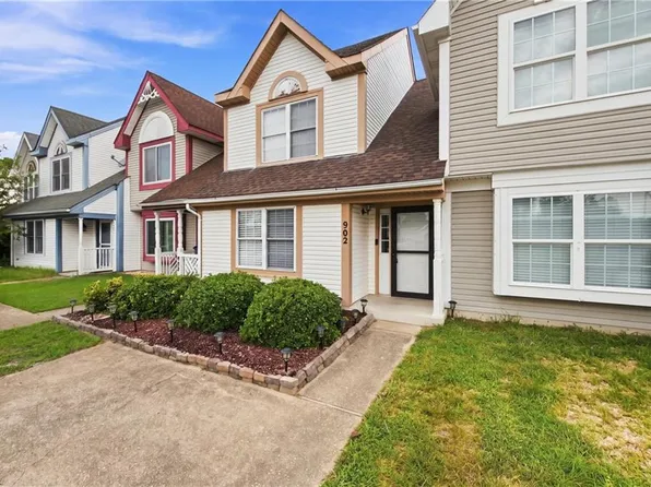 902 Pocahontas Ct, Smithfield, VA 23430