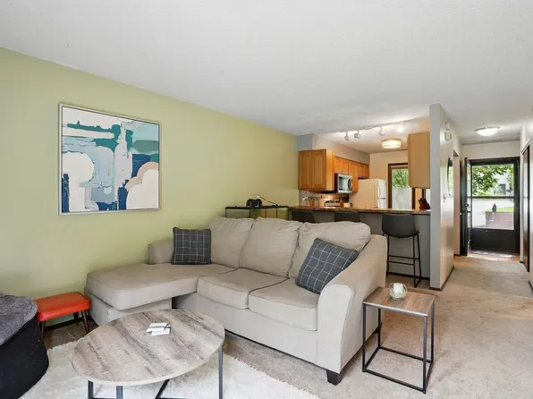 325 Samoa Ct, Iowa City, IA 52246