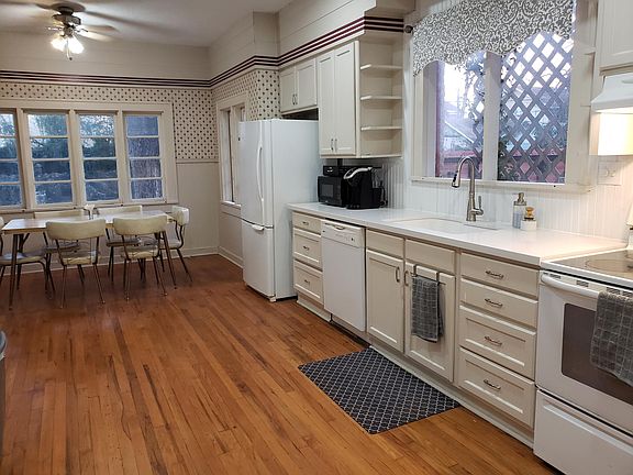 2nd image of 1538 W Mistletoe Ave