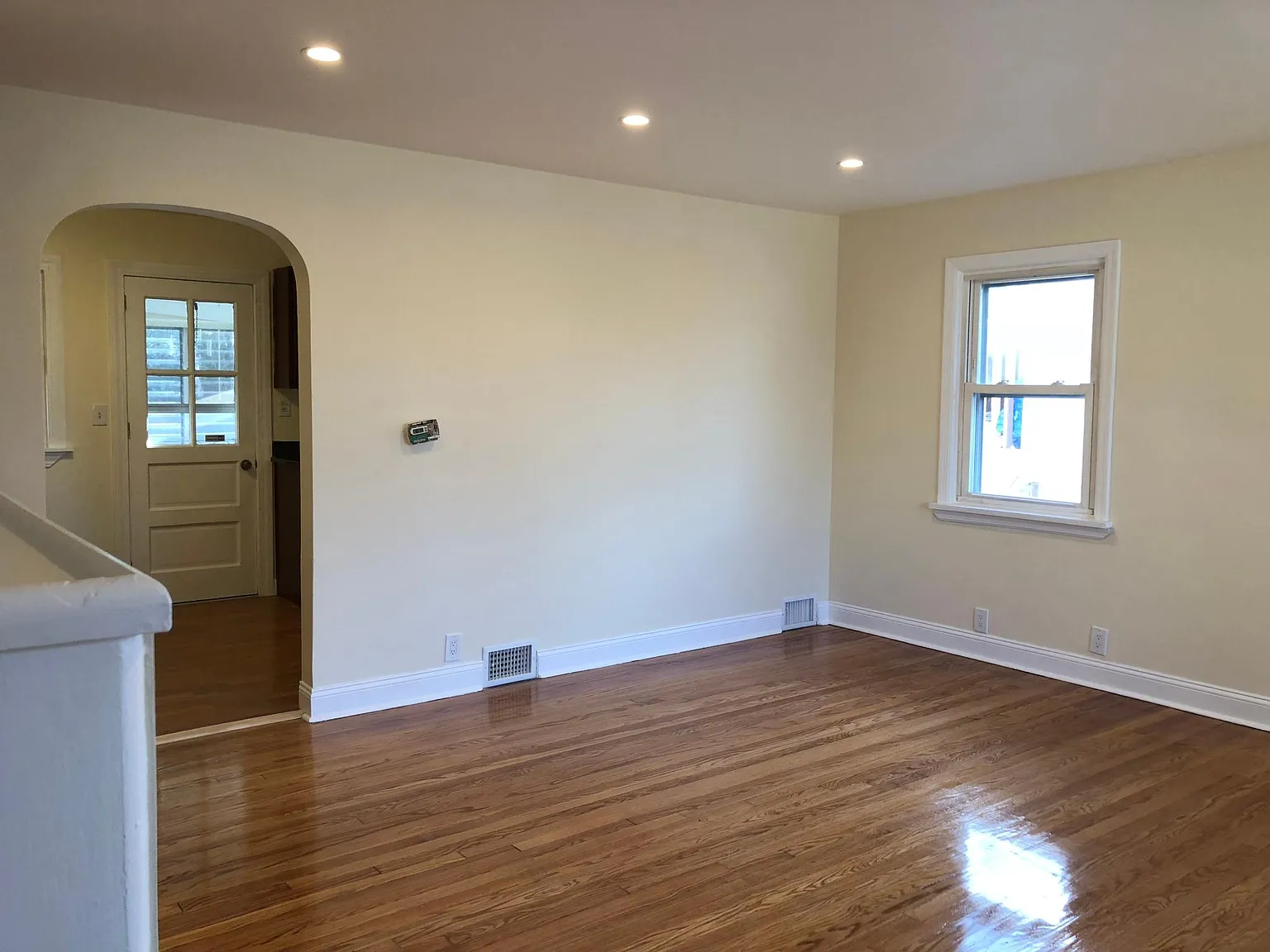 4 bed, 1360 sqft, $3,900 — Photo 3