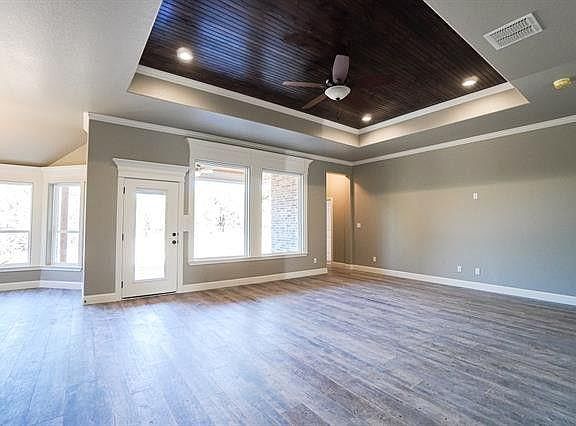 3rd image of 2218 Lakewood Trl