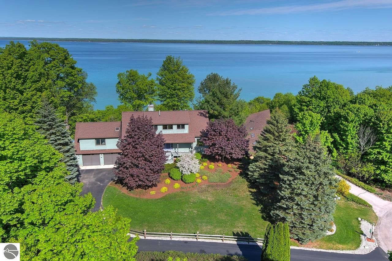 1511 S Maple Bluffs Ct, Suttons Bay, MI 49682 Zillow