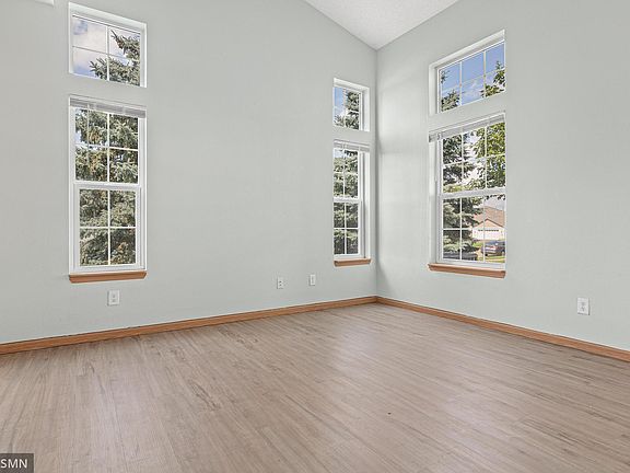 3rd image of 78 Bridgewater Trl
