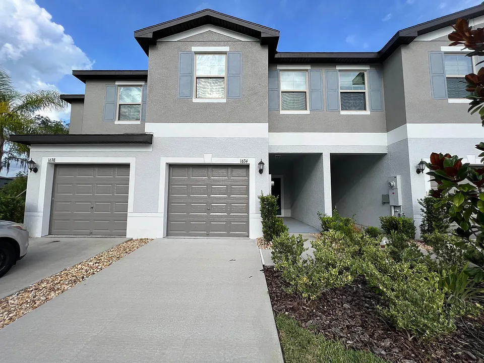 1634 Cassius St