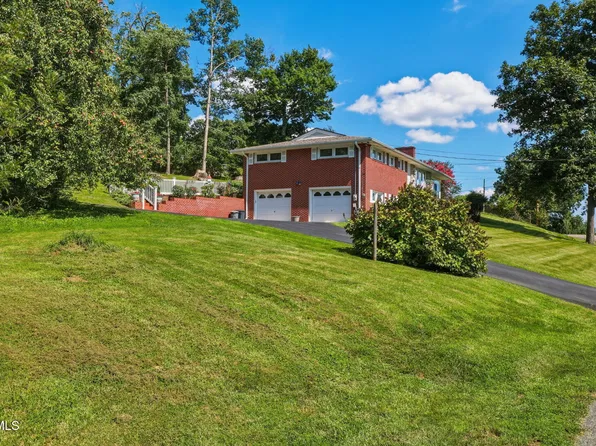 229 Darlington Dr, Kingsport, TN 37660