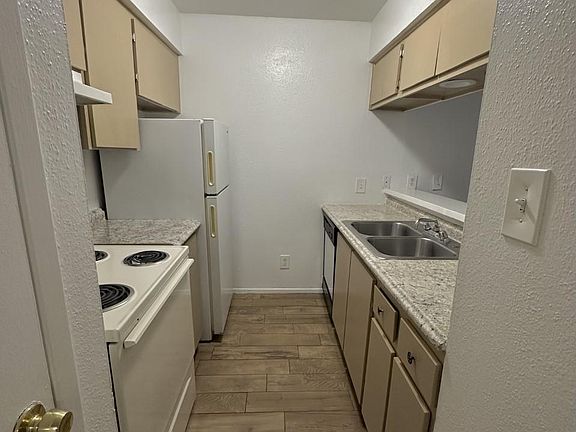 3rd image of 407 Gladstell St #11