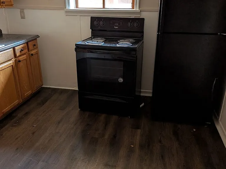718 Centre St — Photo 3
