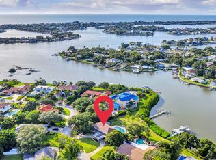 2258 Kings Point Dr, Largo, FL 33774