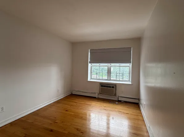 3401 Riverdale Avenue image 6 of 8