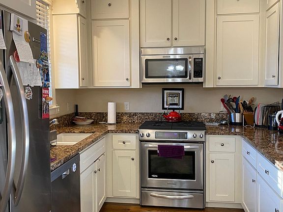3rd image of 950 Boccoli St