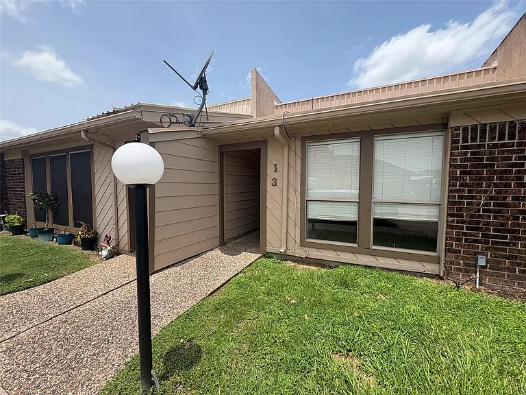 1014 Graham Dr #I3 — Photo 1