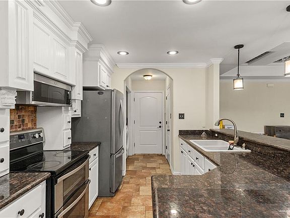 4th image of 809 E Azucar Ave