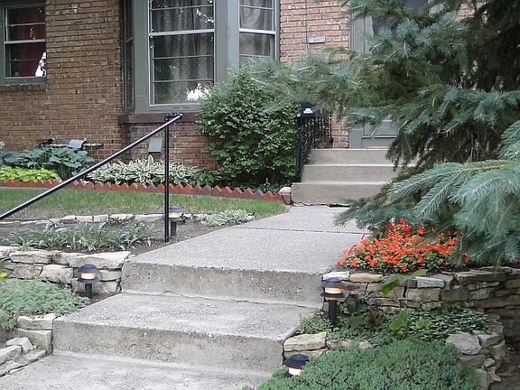 3rd image of 814 Griggs St N