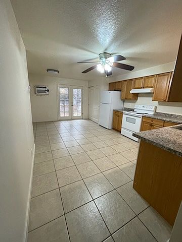 1st image of 919 Wood River Dr