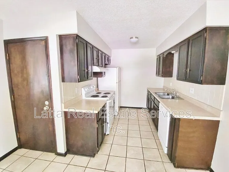 719 NW 6th St #A — Photo 6