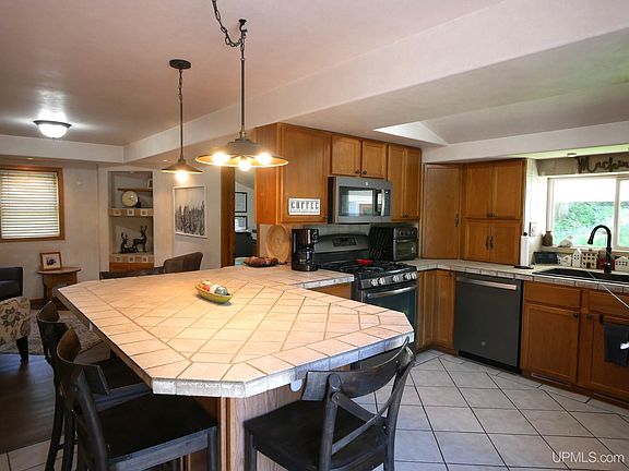 4th image of 711 W Calverley Ave