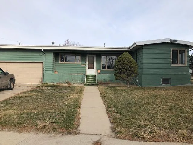 4 bed, 2.5 bath, 2886 sqft, $1,850 — Photo 2