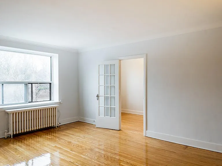 2928 Yonge St — Photo 10