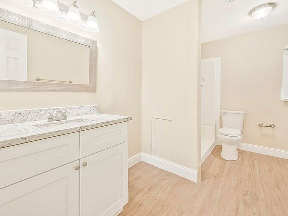 5th image of 602 Holt Cir